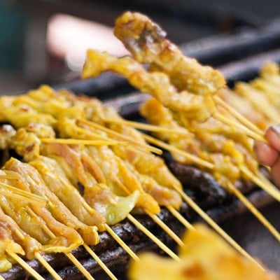 ผัดหมี่ดินแดง