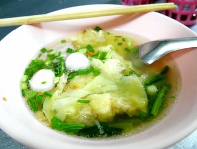 เมนูของร้าน ก๋วยเตี๋ยวเกี๊ยวกุ้งเจ๊หุย วงเวียนใหญ่