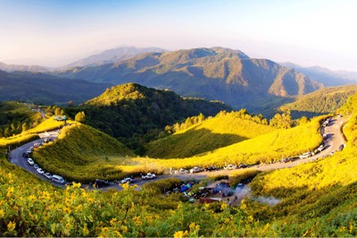 บรรยากาศ ทุ่งบัวตองดอยแม่อูคอ