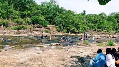บรรยากาศ น้ำตกห้วยจันทน์