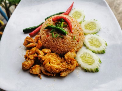 ข้าวผัดน้ำพริก+ไก่ทอด