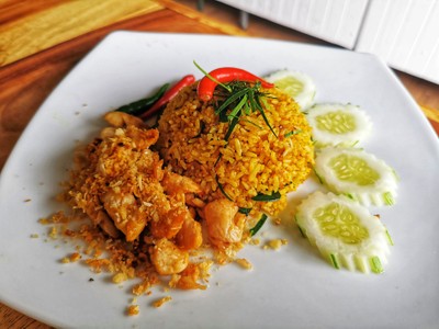 ข้าวผัดเครื่องแกงคลุก+ไก่ทอด