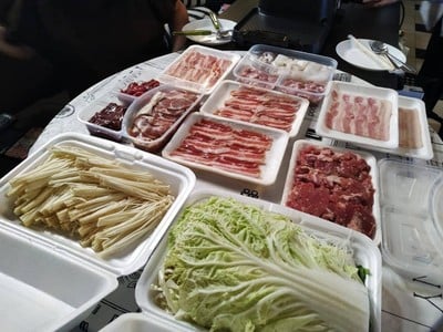 เมนูของร้าน ชวนกินหมูกระทะ บรรทัดทอง