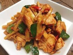 ผัดพริกแกงหน่อไม้(เป็นกับข้าว)