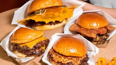 Smizzle Burger แบมบีนี่ วิลล่า