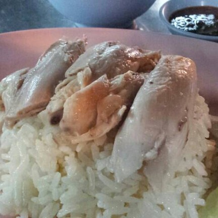 ข้าวมันไก่พิเศษเนื้อน่องไม่หนัง...40 บาท