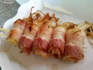 เบค่อนพันเห็ดเข็มทอง