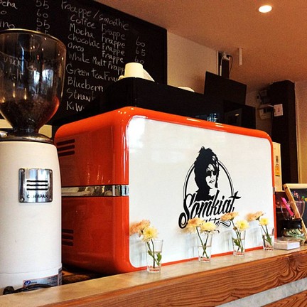 เครื่องชงจะมีสัญลักษณ์ของพี่เขาด้วยค่ะ