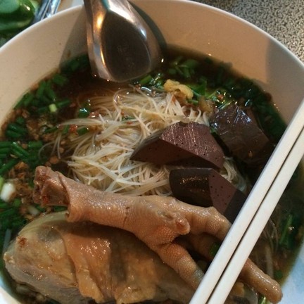 ก๋วยเตี๋ยวไก่ ข้าวมันไก่โลโซ