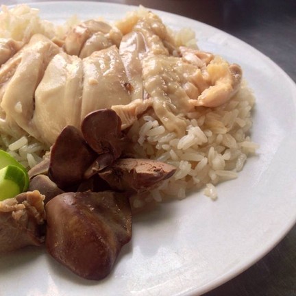 ข้าวมันไก่เกาลูน (นายประทีป)