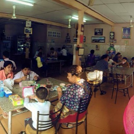 ข้าวมันไก่เจ๊น้อย