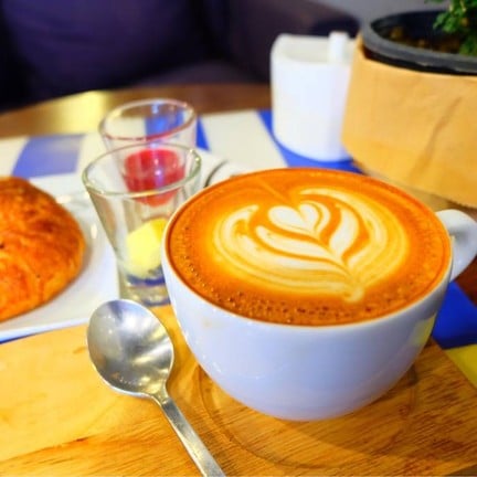 CLASS Cafe จอมสุรางค์