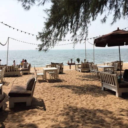 The Glass House นาจอมเทียน