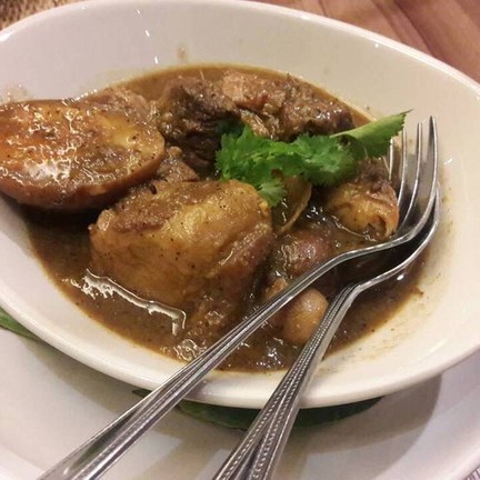 รสชาติคล้ายๆพะโล้ แต่น้ำข้นๆ