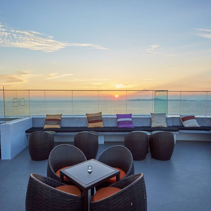 D.I.B. D Varee Inspiration Bar