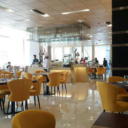 ร้านโปร่ง สว่าง