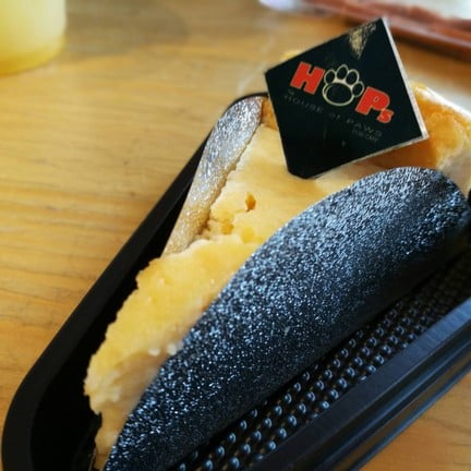 HOPs Dog Cafe - The House of Paws Dog Cafe สยามสแควร์ ซอย 8