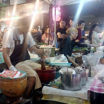 ตลาดนัดมีโชค