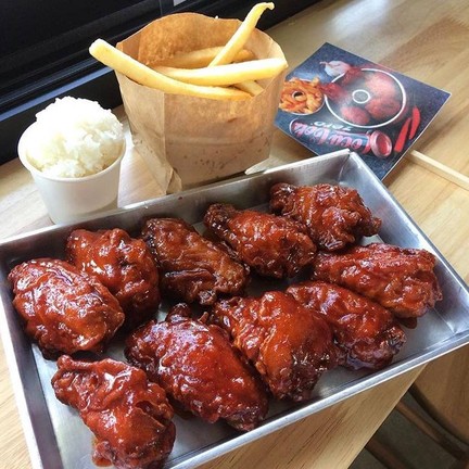 ไก่ทอดซอสเผ็ดหวานผสมกัน