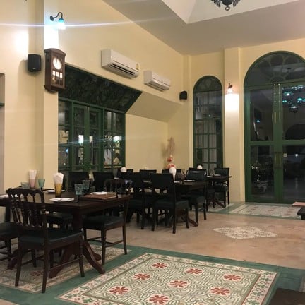 ปราย ระย้า Local Phuket Cuisine , Sukhumvit 8 ( 350 M. form BTS NaNa )