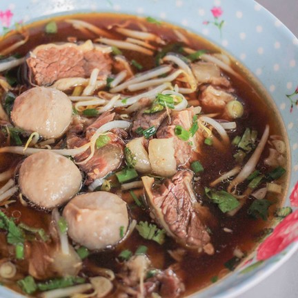 ก๋วยเตี๋ยวเนื้อเจ๊ง้อ ราชวัตร - ศรีย่าน
