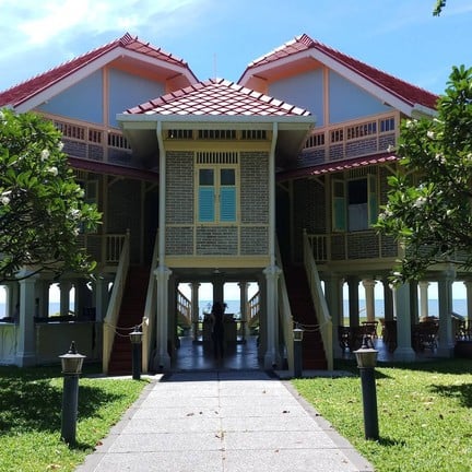 พระราชนิเวศน์มฤคทายวัน