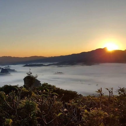 พระอาทิตย์ขึ้นยามเช้า