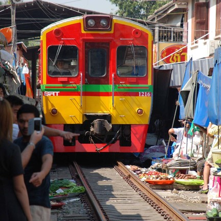 ตลาดร่มหุบ