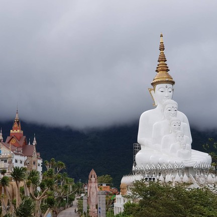วัดพระธาตุผาซ่อนแก้ว