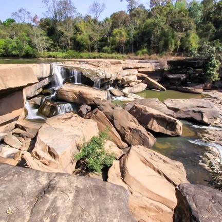 น้ำตกแก่งโสภา