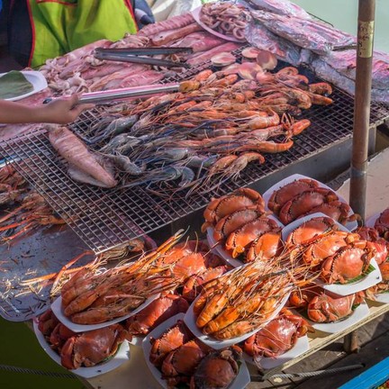 ตลาดน้ำอัมพวา