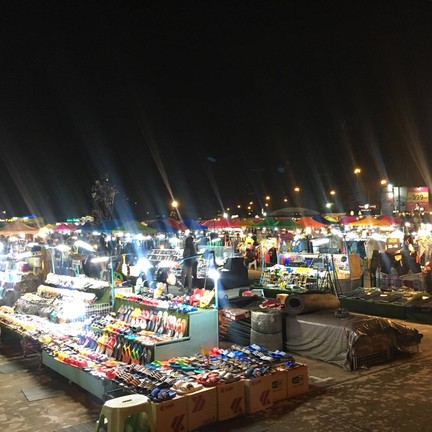 ตลาดนัดเลียบด่วนรามอินทรา