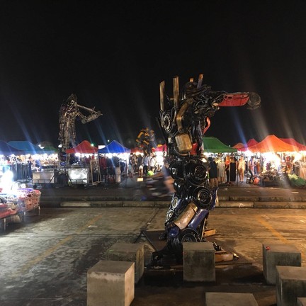 ตลาดนัดเลียบด่วนรามอินทรา