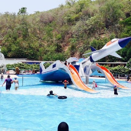 สวนน้ำอวกาศ ในสวนนกชัยนาท