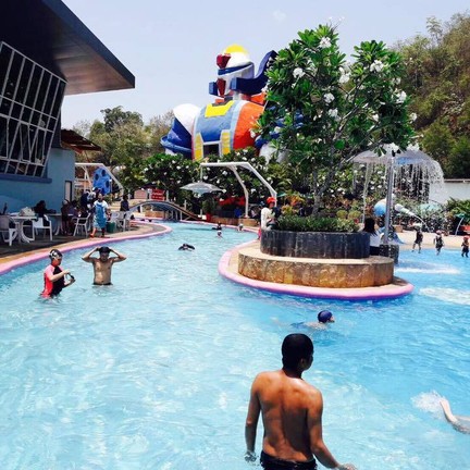 สวนน้ำอวกาศ ในสวนนกชัยนาท