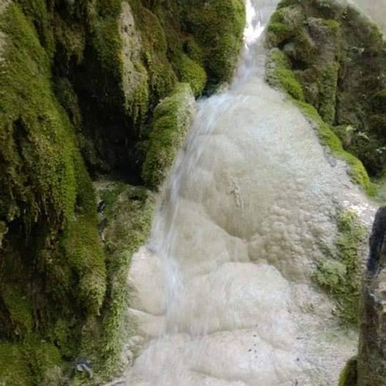 น้ำตกบัวตอง