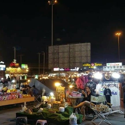 ตลาดนัดเลียบด่วนรามอินทรา