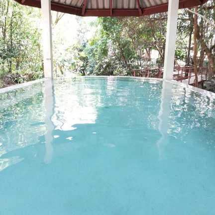 บ่อน้ำแร่ร้อนพรรั้ง