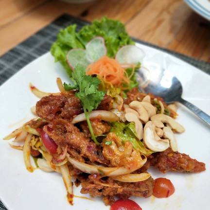 ใส่หัวกุ้งชุบแป้งทอดมาด้วย แปลกและอร่อยดี