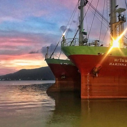 ตลาดสองเล