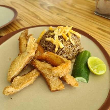 แซลมอลเยอะ ทอดมากรอบไม่อมน้ำมัน กินคู่กันกับข้าวน้ำพริก อร่อยมาก