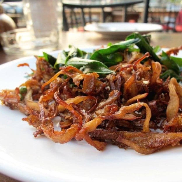 ร้านอาหารริเวอร์ไซด์ บาร์ แอนด์ เรสเตอร์รอง (Riverside bar & restaurant)