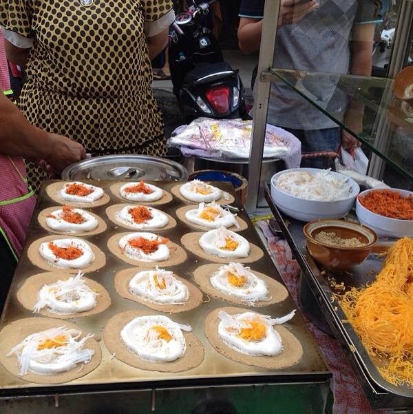 ขนมเบื้องหน้าวัดสันป่าข่อย