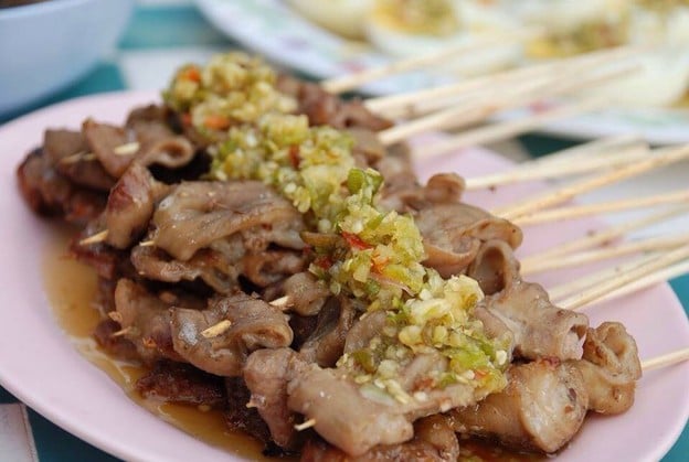 ร้านลาบลุงน้อย by ตี๋หลังมอ