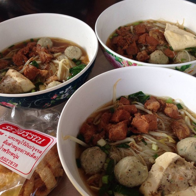 ก๋วยเตี๋ยวยักษ์ใหญ่  หมู่บ้านกรุงศรีซิตี้ คลองสวนพลู