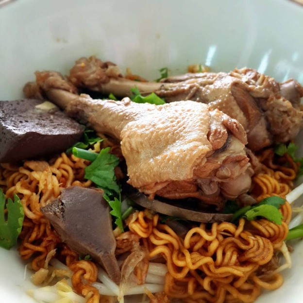 ก๋วยเตี๋ยวเป็ดตุ๋น เจ้าเก่าหนองมน
