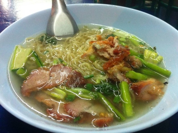 ราชาบะหมี่ (บะหมี่โยน) โคราช
