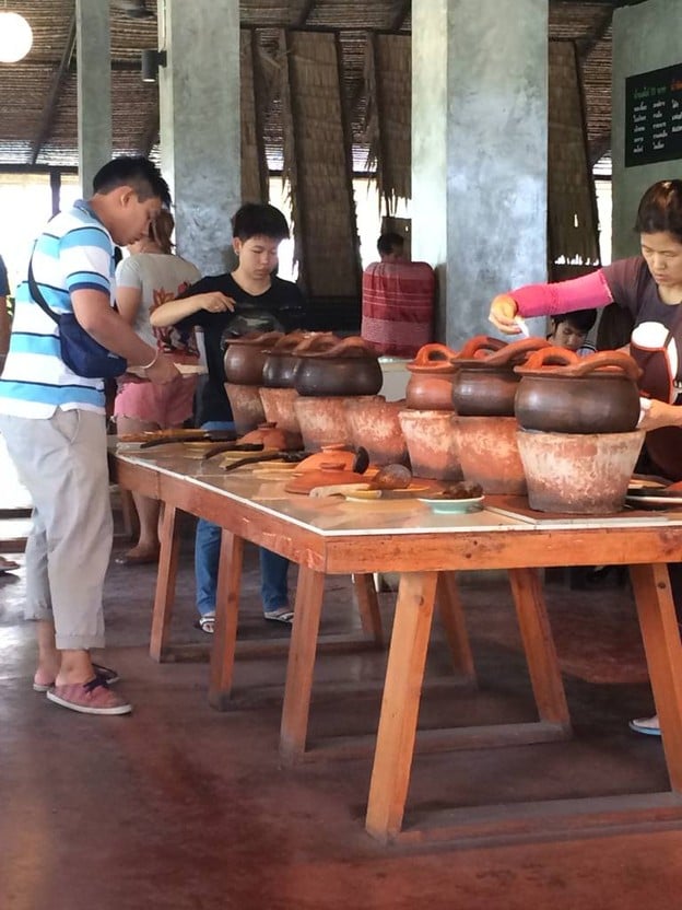 บุพเฟ่ต์ ขนมจีนบ้านเจ็ดยอด