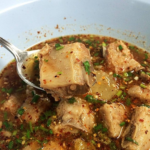 นกแลเตี๋ยวโขทัย ช้างคลาน