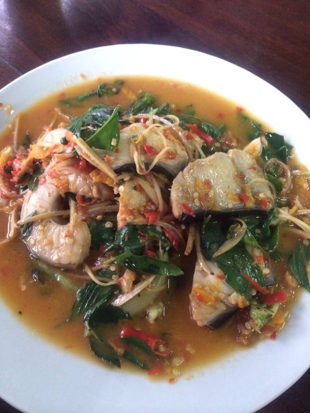 ร้านอาหารปลาเเม่นํ้า(เอกชัย131) -